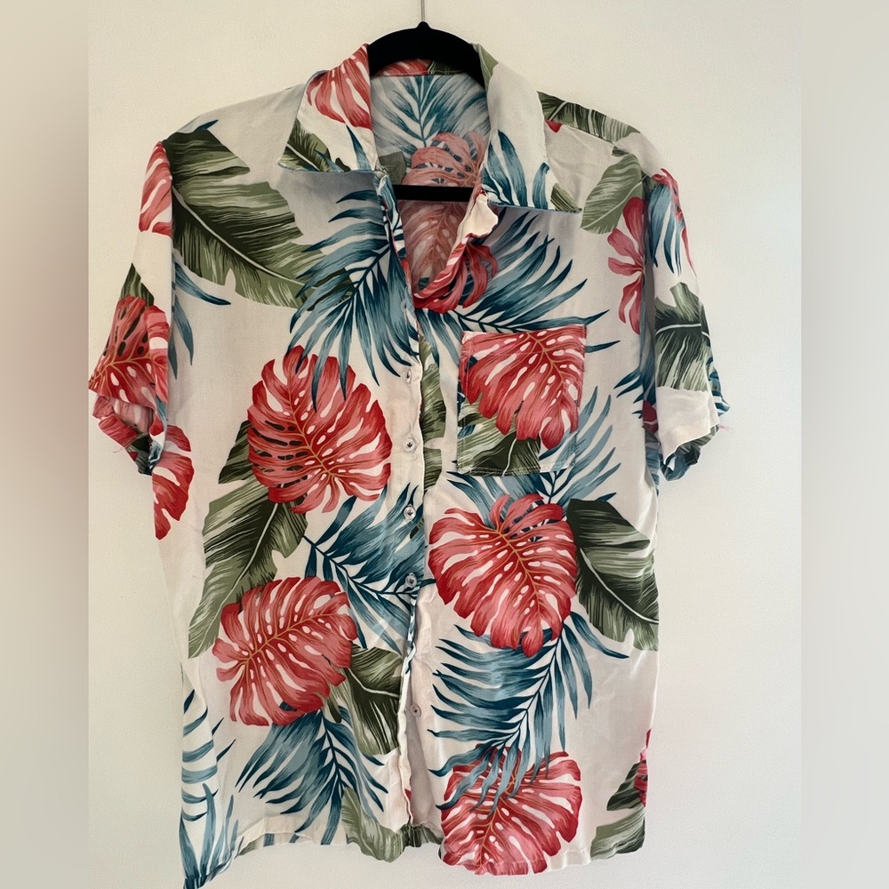 ✅5/$25 Tropical Floral short sleeve Button-Up Shirt vintage flawed -small spot